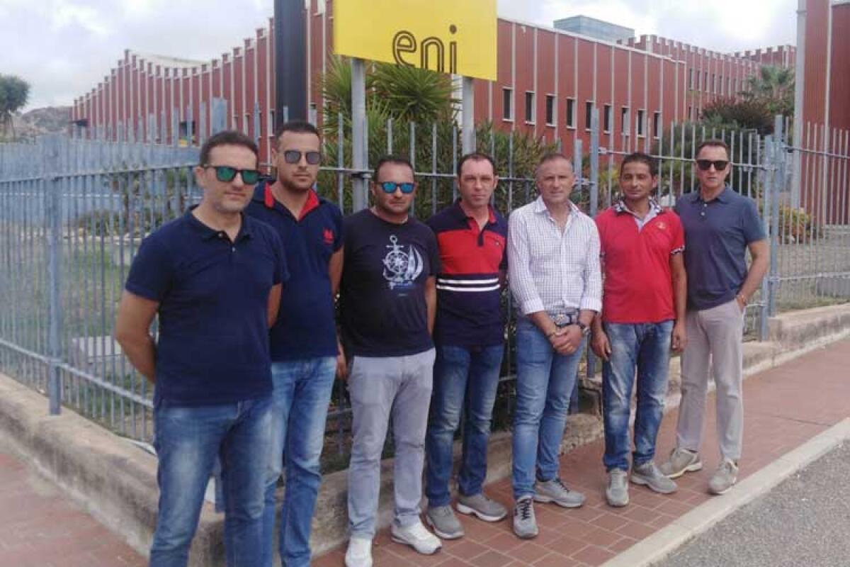 Continua protesta ex Trainito, lunedì vertice in prefettura: licenziati dopo anni in indotto Enimed - Gli ex Trainito protestano dopo aver perso il lavoro