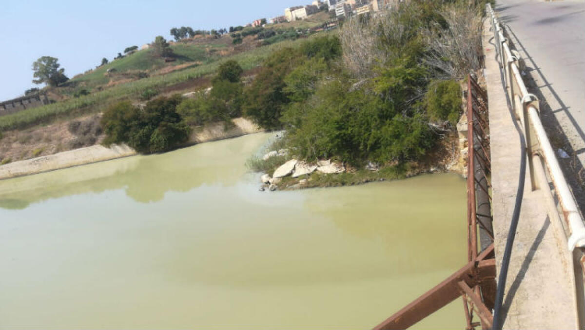 Ancora liquami lungo il fiume Gela, un altro sversamento segnalato dagli ambientalisti - Nuovi scarichi lungo il fiume