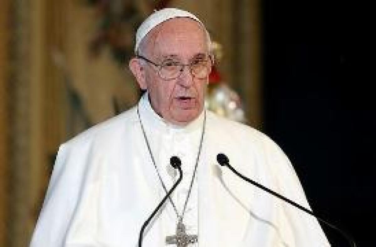 PAPA "ANGELUS IN RITARDO, ERO CHIUSO IN ASCENSORE" - 