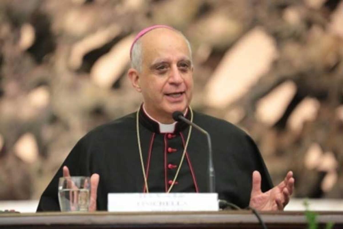 Monsignore Rino Fisichella celebra in chiesa Madre - 