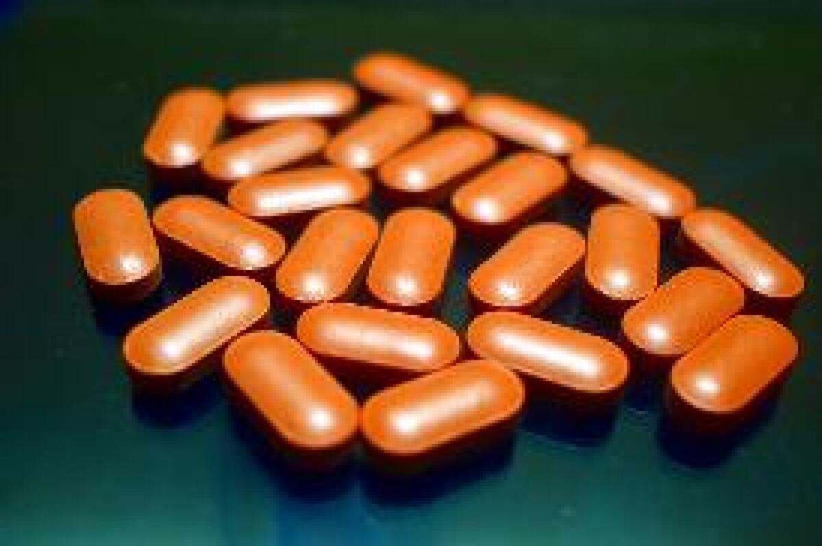 TRAFFICO INTERNAZIONALE DI FARMACI ANTITUMORALI, ARRESTI E SEQUESTRI - 