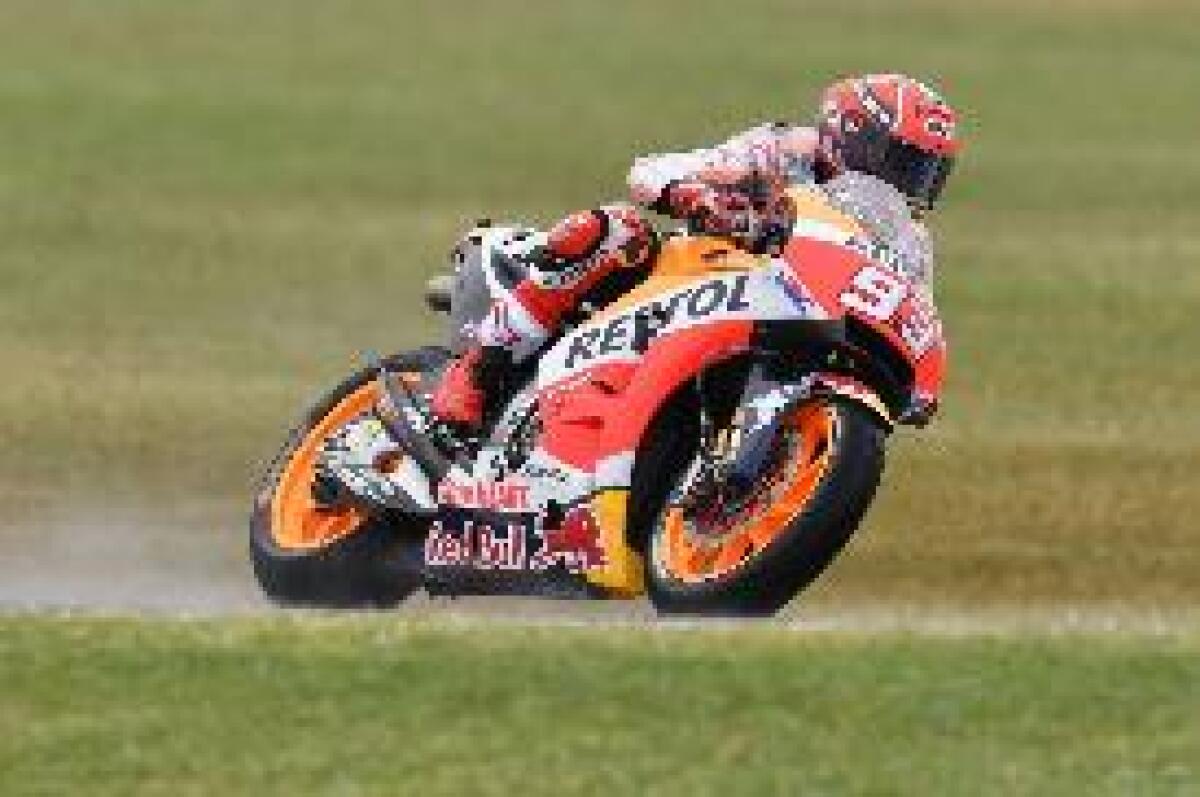 MARQUEZ SI PRENDE LA POLE AD ARAGON, ROSSI ACCIUFFA LA SECONDA FILA - 