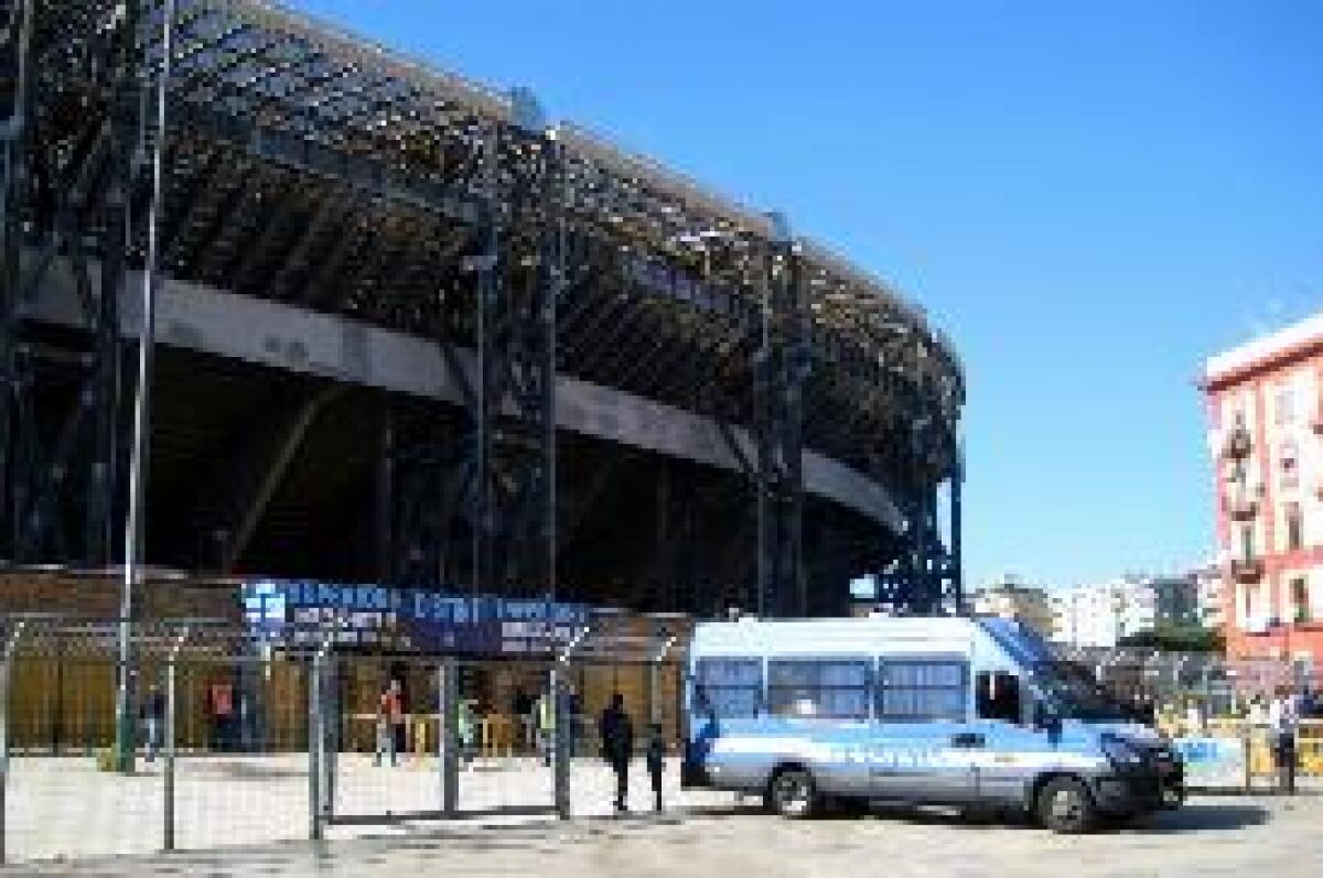 POLEMICA APERTA TRA NAPOLI E COMUNE SUGLI SPOGLIATOI DEL SAN PAOLO - 
