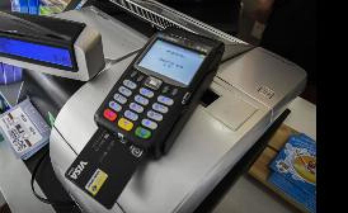PAGAMENTI ELETTRONICI, ITALIA FANALINO DI CODA IN UE - 