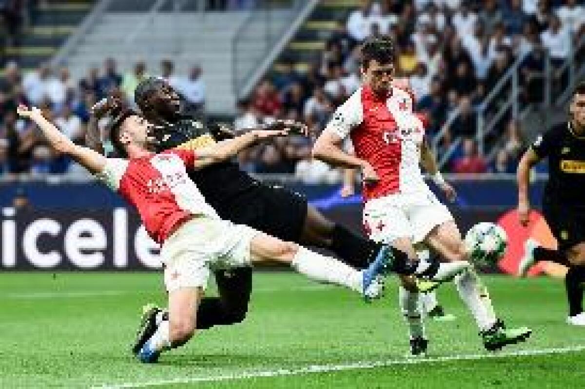 BARELLA SALVA L'INTER AL 92', 1-1 A SAN SIRO CONTRO LO SLAVIA PRAGA - 