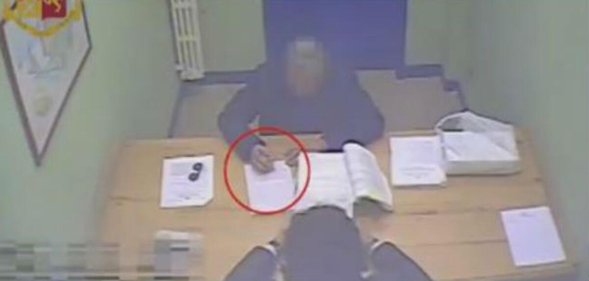 Mafiosi di altre province, i fogli in carcere e gli ordini del boss: avvocato "organico al clan" - Uno dei colloqui in carcere tra Ferrara e Rinzivillo ripreso dagli inquirenti