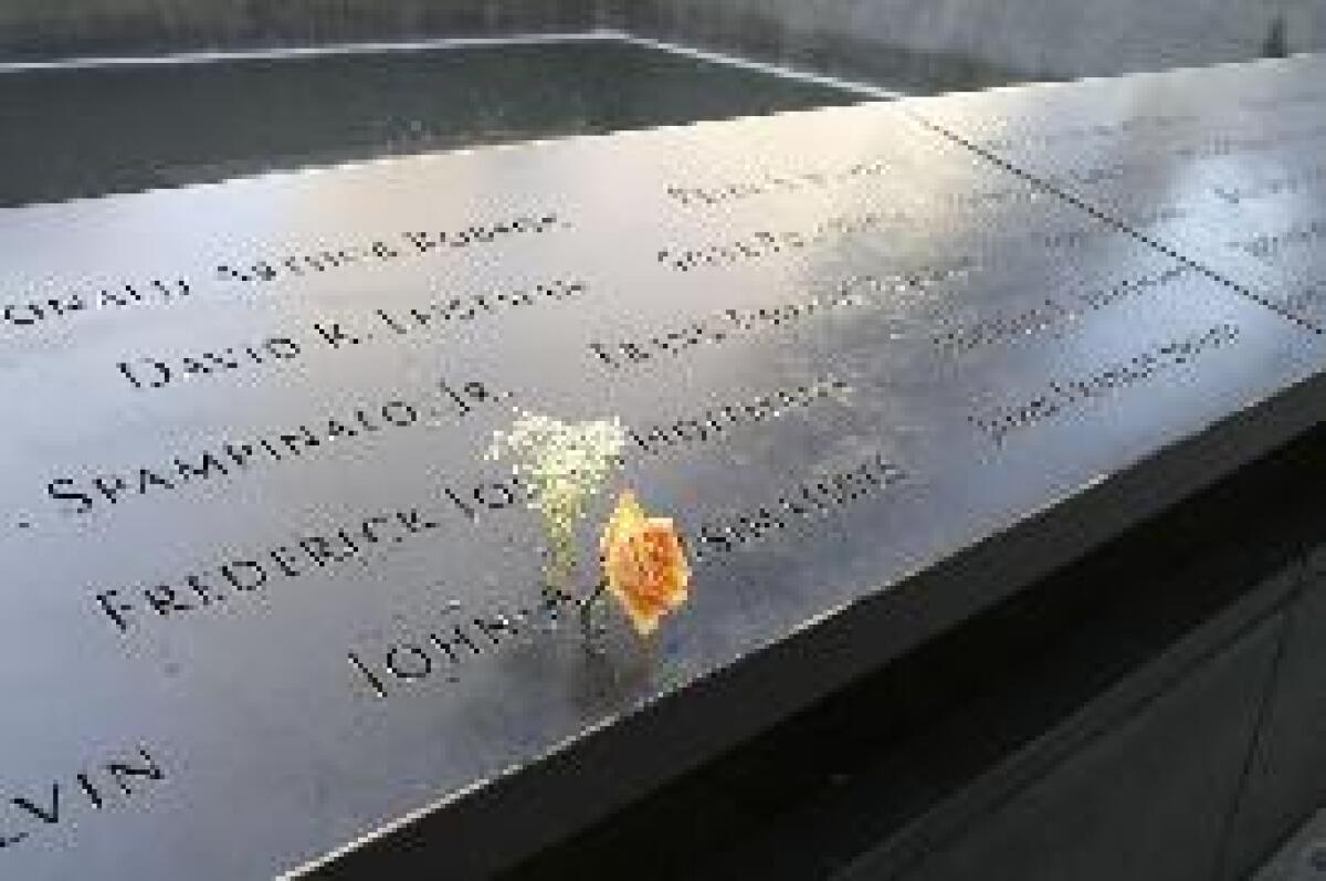 18 ANNI FA L'11 SETTEMBRE, NEW YORK SI PREPARA AL RICORDO - 