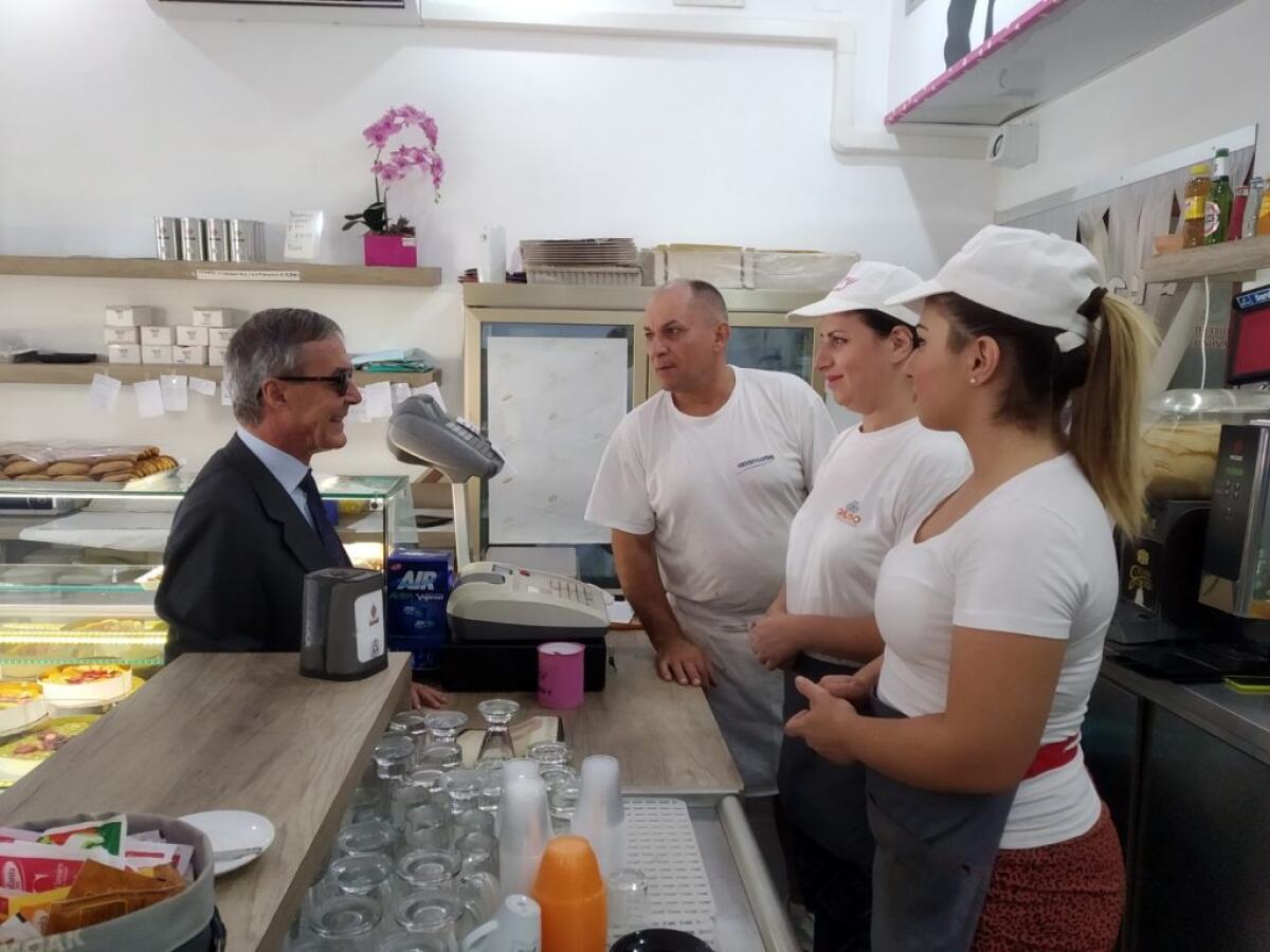La città si stringe attorno ai gestori del Bar Lory, il sindaco: "Vicini a chi lavora" - 