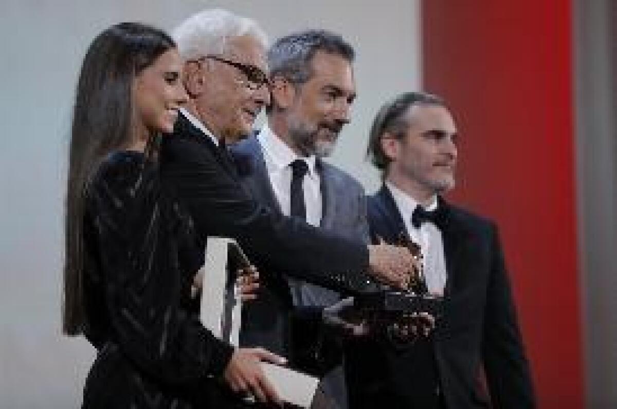 MOSTRA DEL CINEMA DI VENEZIA, LEONE D'ORO A "JOKER" - 