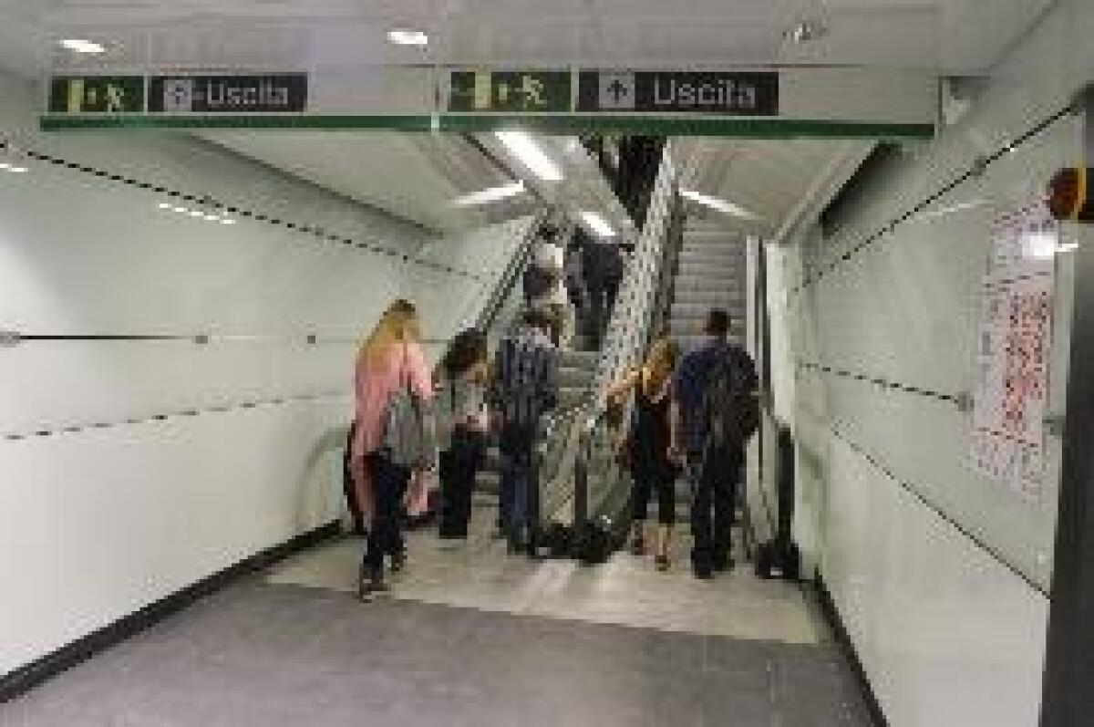 GUASTI E INCIDENTI SCALE MOBILI METRO ROMA, 4 MISURE CAUTELARI - 