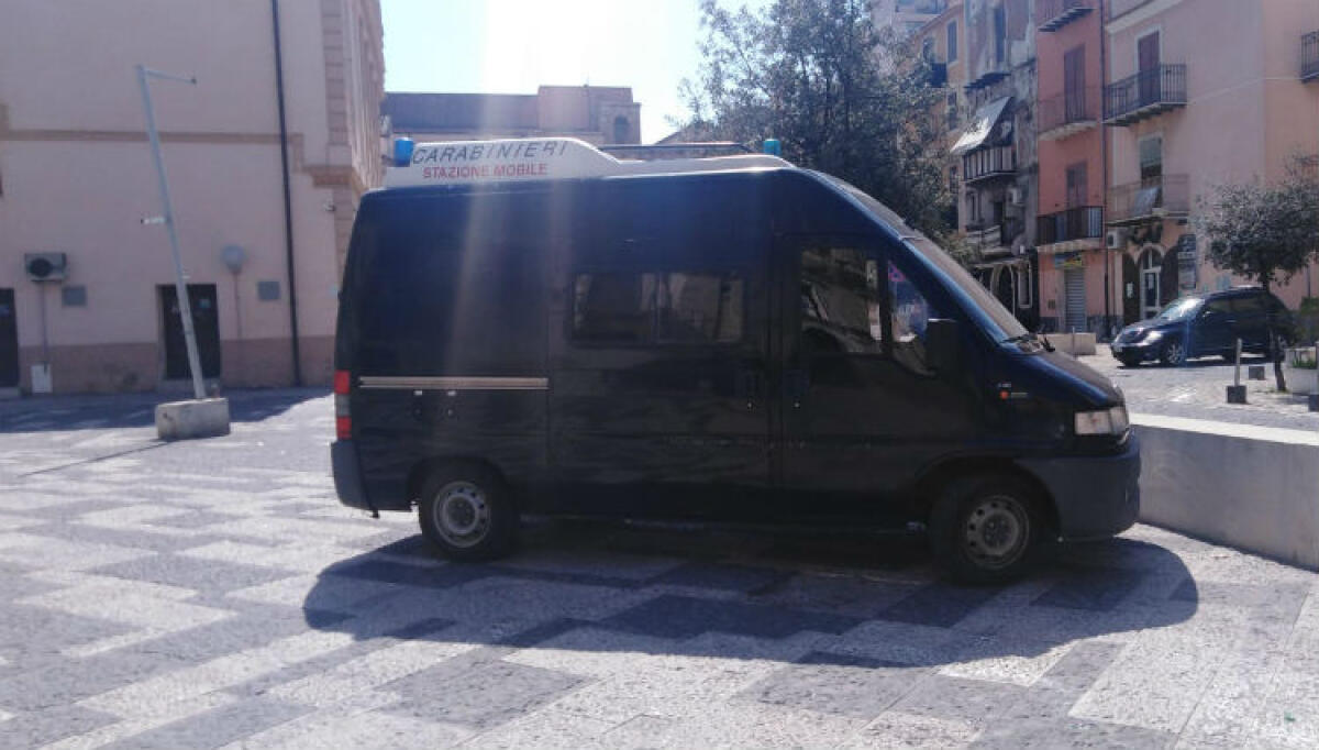 Carabinieri in piazza Sant'Agostino, rilievi in un appartamento: si indagherebbe su un furto - 