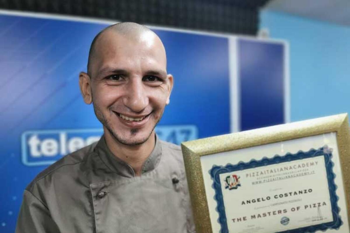 "Archestrato", la pizza di Costanzo che rispolvera le origini gelesi - Il pizzaiolo Angelo Costanzo.