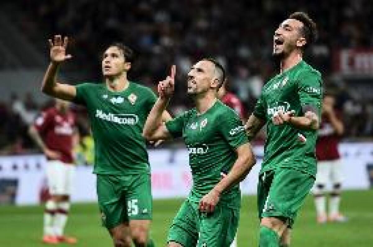 IL MILAN CROLLA TRA I FISCHI A SAN SIRO, LA FIORENTINA PASSA 3-1 - 