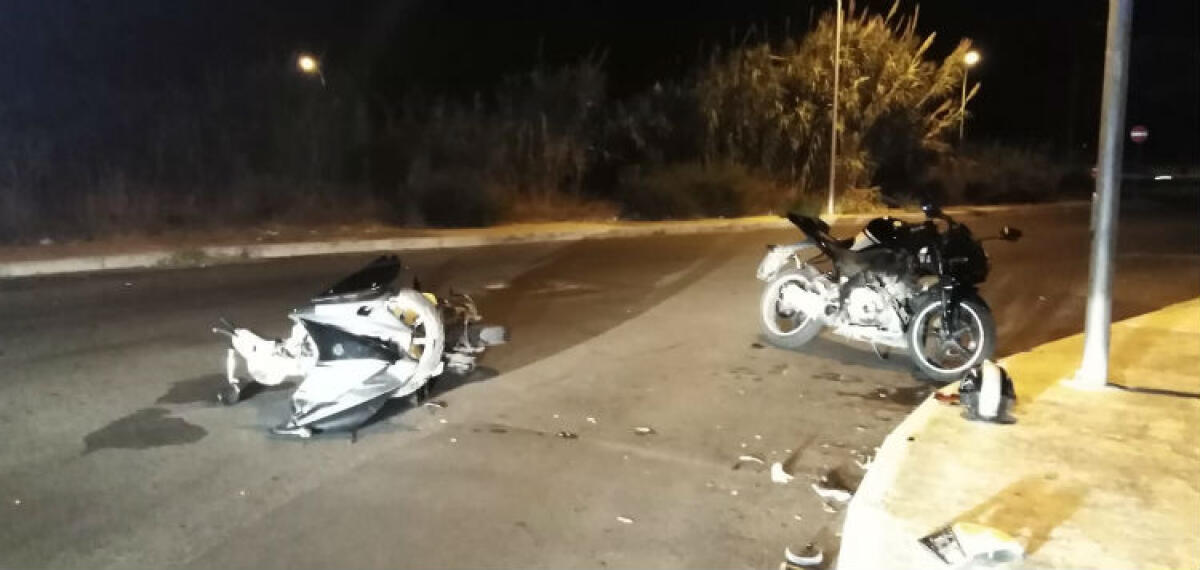 Schianto ieri notte a Macchitella, sedicenne in prognosi riservata: tre coinvolti - I mezzi coinvolti nello scontro