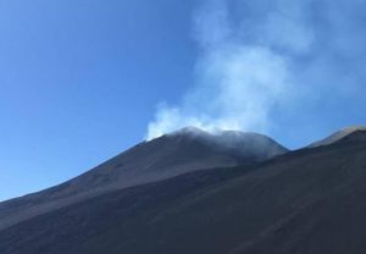 ETNA: NUOVA EMISSIONE DI CENERE, LIMITAZIONI SPAZIO AEREO A CATANIA - 