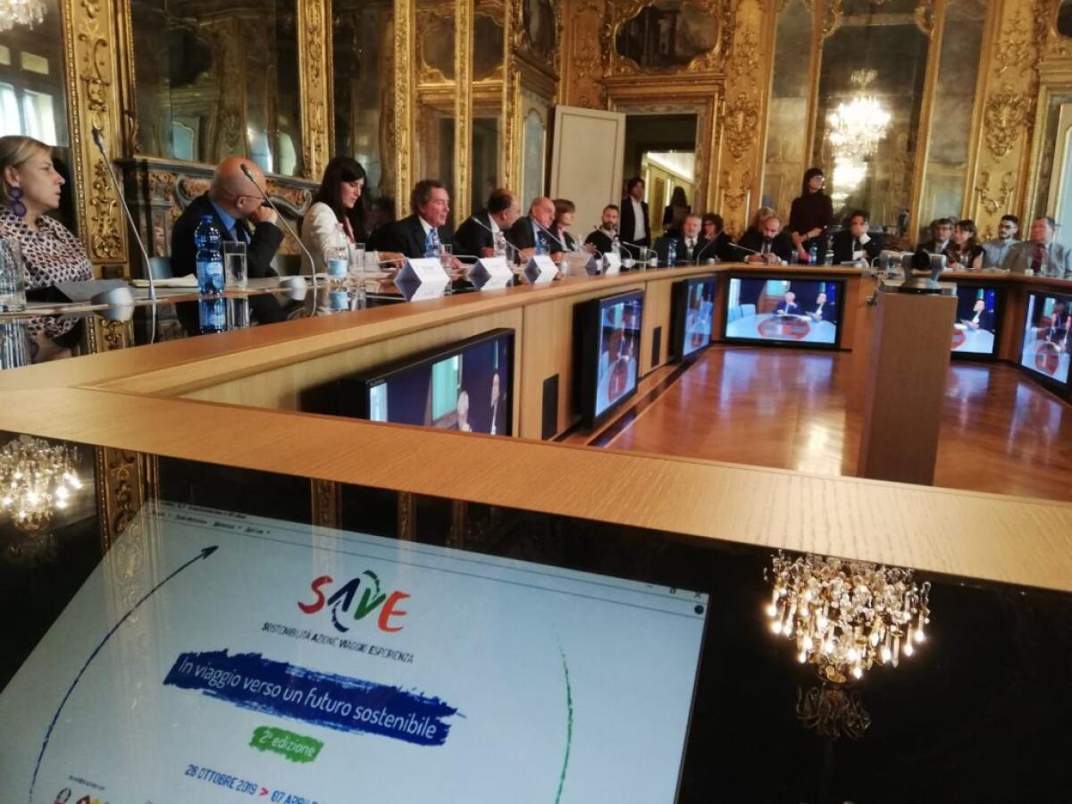 INTESA SANPAOLO IN TOUR PER FORMARE I RISPARMIATORI DEL FUTURO - 
