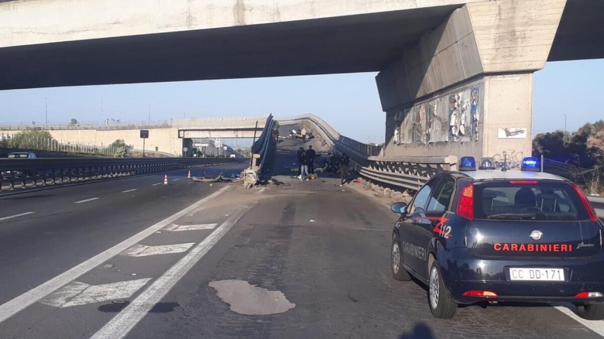 INCIDENTE STRADALE NEL CATANESE, MUOIONO QUATTRO GIOVANI - 