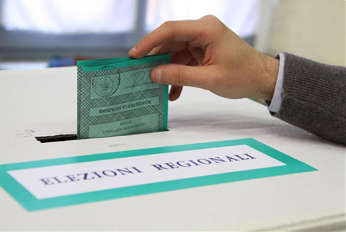 REGIONALI IN UMBRIA, ALLE 12 AFFLUENZA IN RIALZO AL 19,5% - 