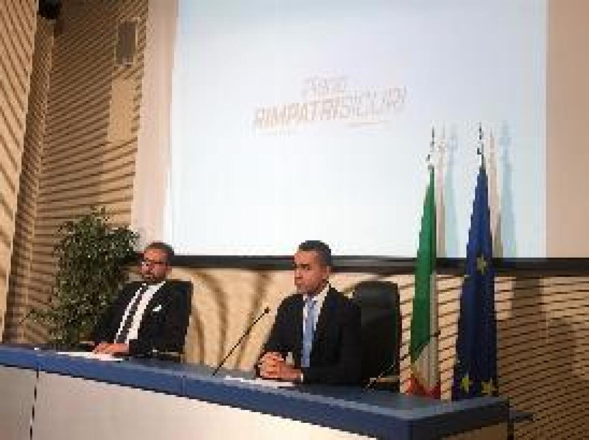 MIGRANTI, DI MAIO-BONAFEDE "UN DECRETO PER I RIMPATRI IN 4 MESI" - 