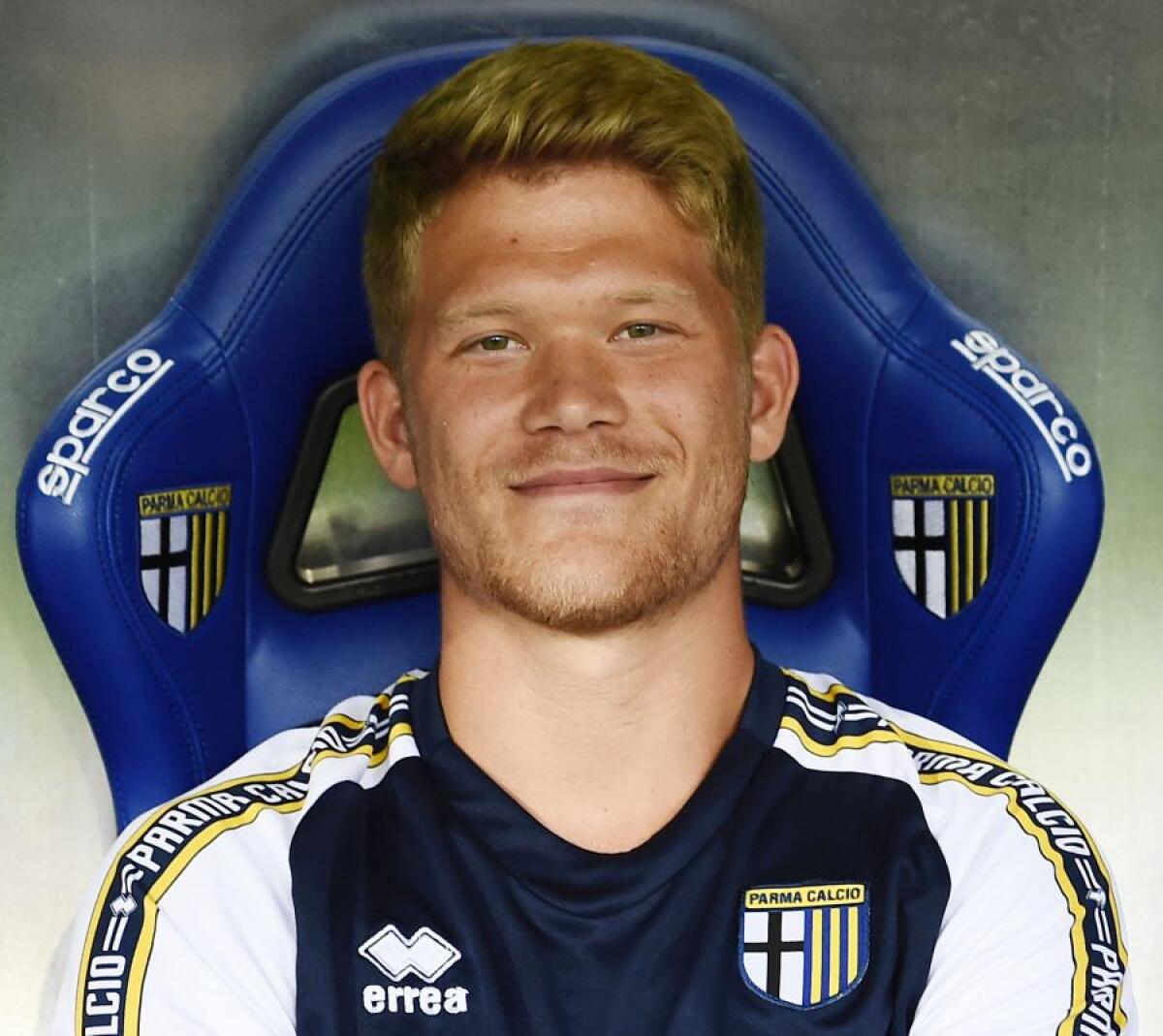 È PARMA SHOW AL TARDINI, GENOA TRAVOLTO 5-1 - 