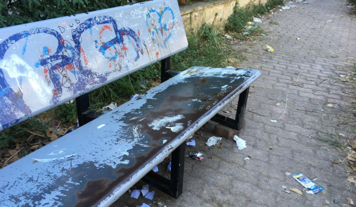 Giardino "Margherita" devastato e abbandonato, residenti Caposoprano: "Comune intervenga" - Rimane ben poco di ciò che c'era in passato nel giardino pubblico
