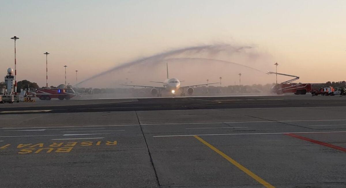 LINATE, ATTERRATO IL PRIMO AEREO DOPO IL RESTYLING DI TRE MESI - 
