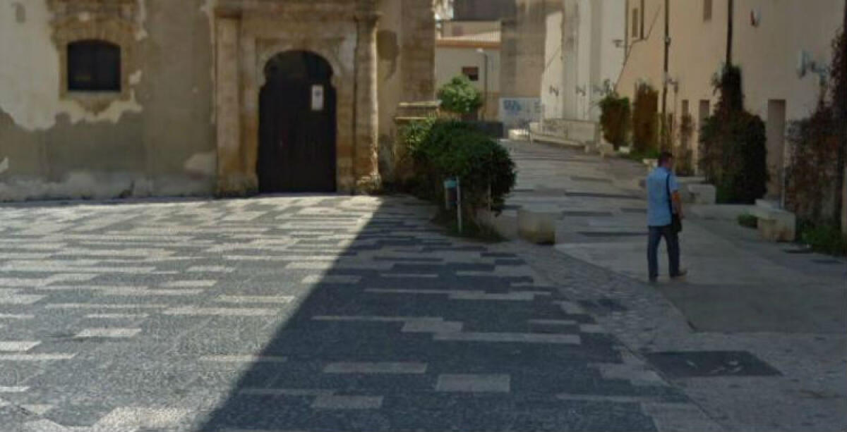 "Uno spazio aperto al bello trasformato in bruttura", Incardona: "Servono interventi in piazza Sant'Agostino" - Piazza Salandra