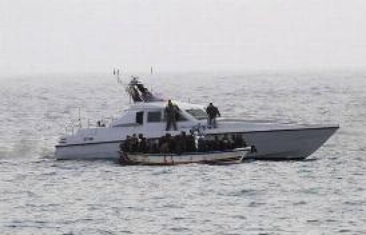 NUOVI SBARCHI A LAMPEDUSA, GIUNTI 53 MIGRANTI - 