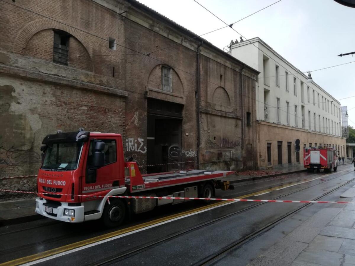 TORINO, IL ROGO ALLA CAVALLERIZZA FUORI DALL’AREA UNESCO - 
