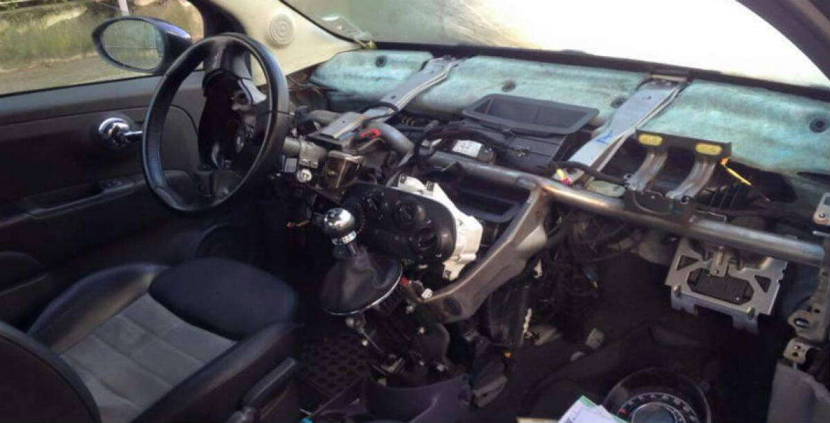 Incendio doloso nel rione San Giacomo, fiamme ad una 500 - (foto archivio)