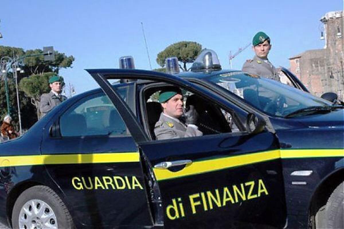 ARSENALE E DROGA IN UN GARAGE IN CALABRIA, UN ARRESTO - 