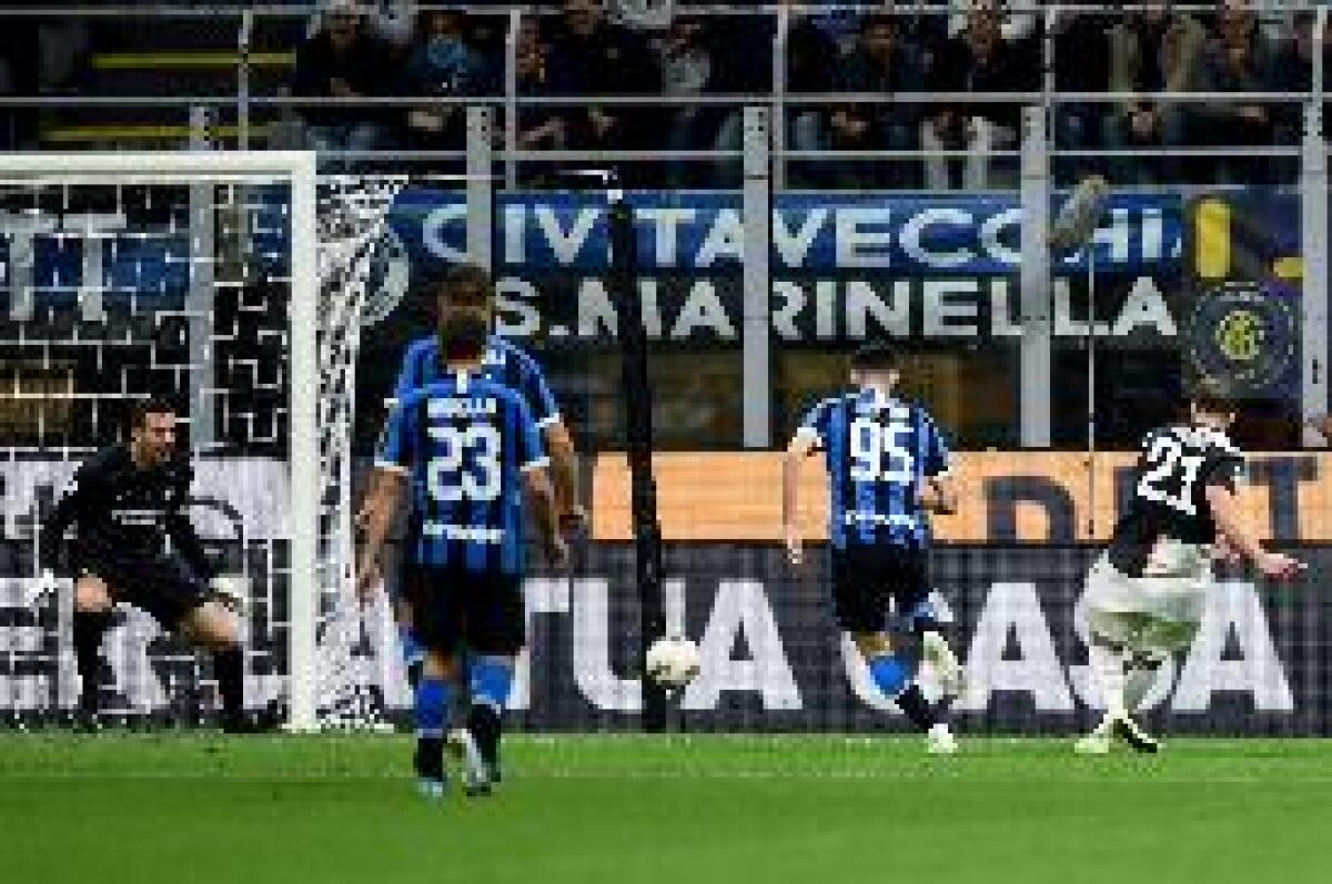 DYBALA E HIGUAIN STENDONO L'INTER, SORPASSO JUVE IN CIMA ALLA SERIE A - 