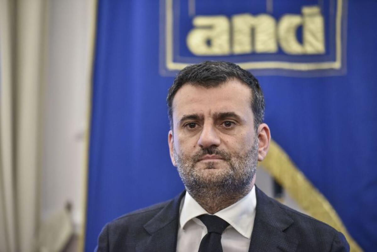 DECARO RIELETTO PER ACCLAMAZIONE PRESIDENTE DELL’ANCI - 