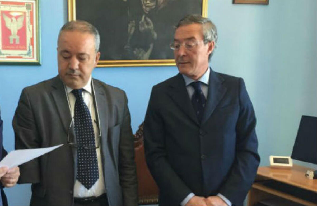 "Gelo" Sammito-Greco, presidente contro sfuriata sindaco: "Tutti in aula sono ospiti ci vuole rispetto" - Sammito e Greco (immagini di repertorio)