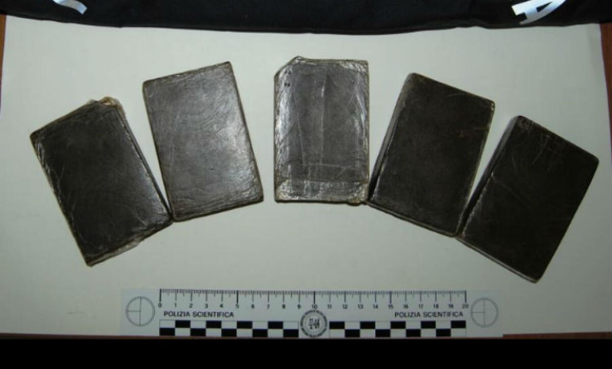 Cinque panetti di hashish sulla loro Ford, due arresti: manette a Giaquinta e Spiteri - 