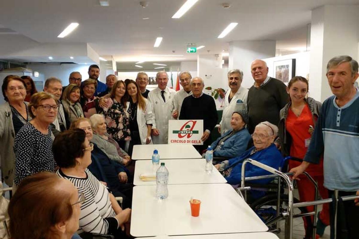 Casa di cura Santa Barbara, gli assistiti alla rsa in festa sulle note di "Volare" - 
