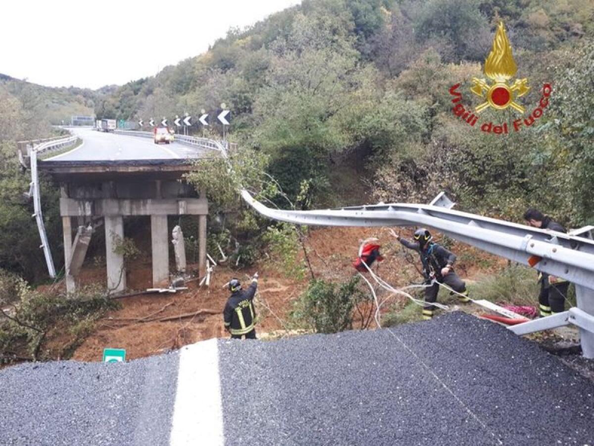 FRANA FA CROLLARE VIADOTTO DELLA A6, NESSUN FERITO - 