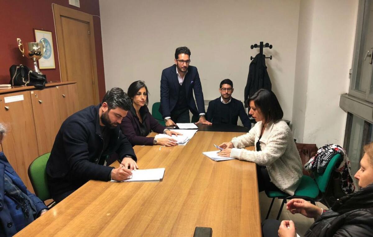Crolli e pericoli nelle scuole, consiglieri con studenti: "A rischio un loro diritto" - Le due commissioni si sono riuniti in seduta congiunta