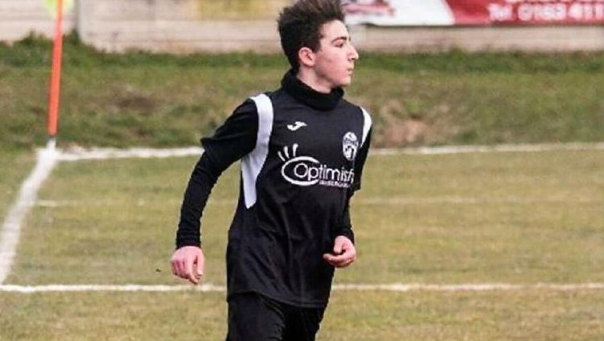Stroncato dalla malattia a sedici anni, Walter non ce l'ha fatta: era una promessa del calcio - Il giovane Walter Lo Chiano era una promessa del calcio