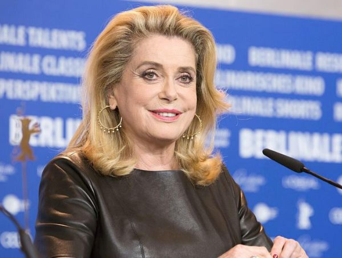 CATHERINE DENEUVE COLTA DA MALORE, RICOVERATA IN OSPEDALE - 