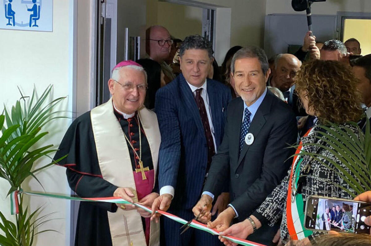 Centinaia di operai vittime dell'amianto killer in città ma il centro di eccellenza è ad Augusta - Il taglio del nastro al "Muscatello" di Augusta