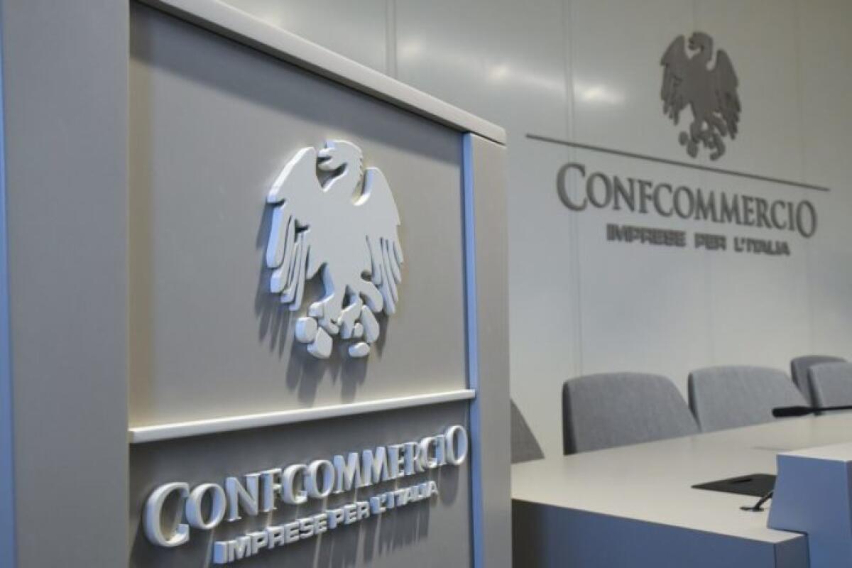 CONFCOMMERCIO “FUTURO DI STAGNAZIONE PIÙ CHE DI RECESSIONE” - 