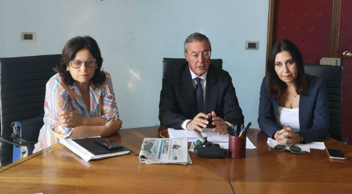 Vertice Greco-maggioranza ma su servizio idrico, niente verifica: anche dem preferiscono attendere - Greco e Robilatte andranno dal prefetto sulla vicenda dell'affidamento del servizio