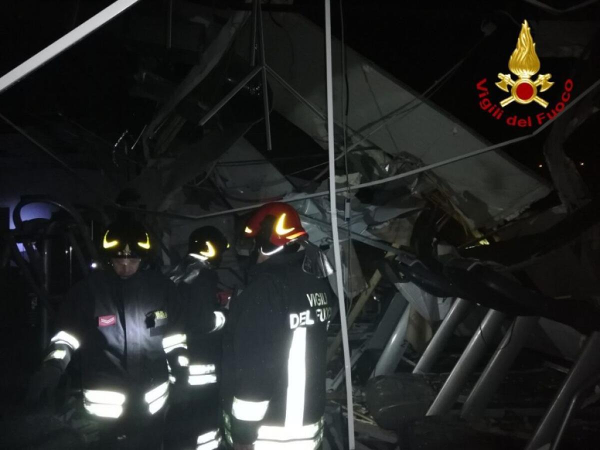 MALTEMPO, 6 FERITI A LAURIA PER IL CROLLO DEL TETTO DI UNA PALESTRA -