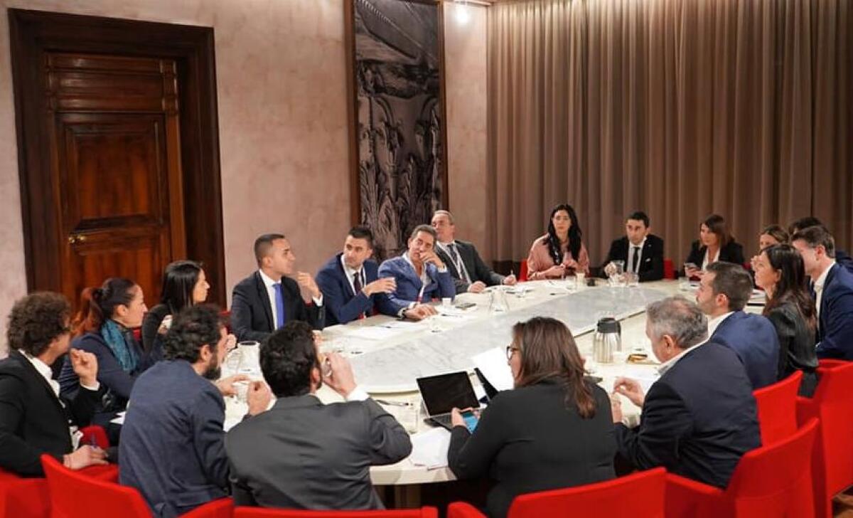 ARRIVA IL TEAM DEL FUTURO, 18 FACILITATORI PER IL RILANCIO DEL M5S -