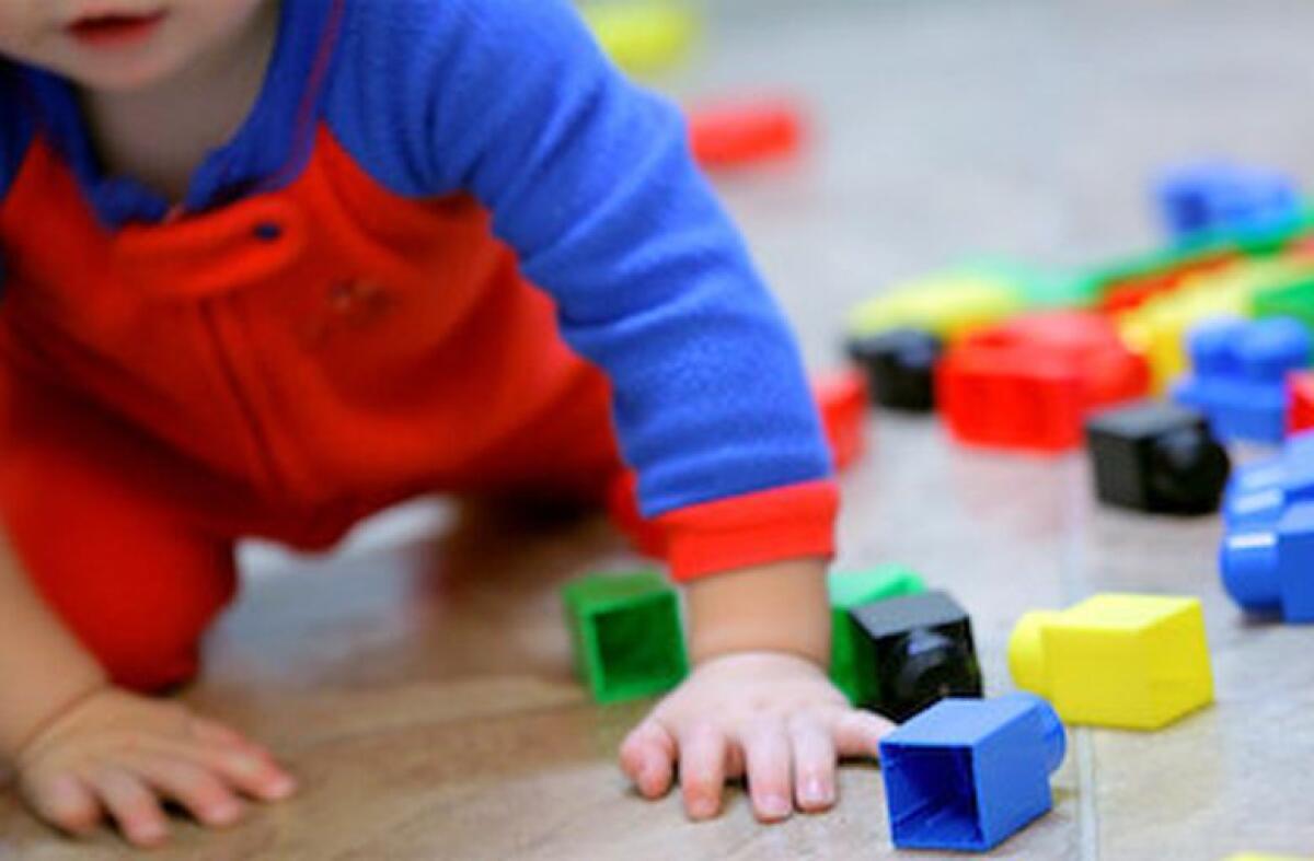 SCHIAFFI A BIMBI IN ASILO NIDO, SOSPESA MAESTRA NEL VARESOTTO - 