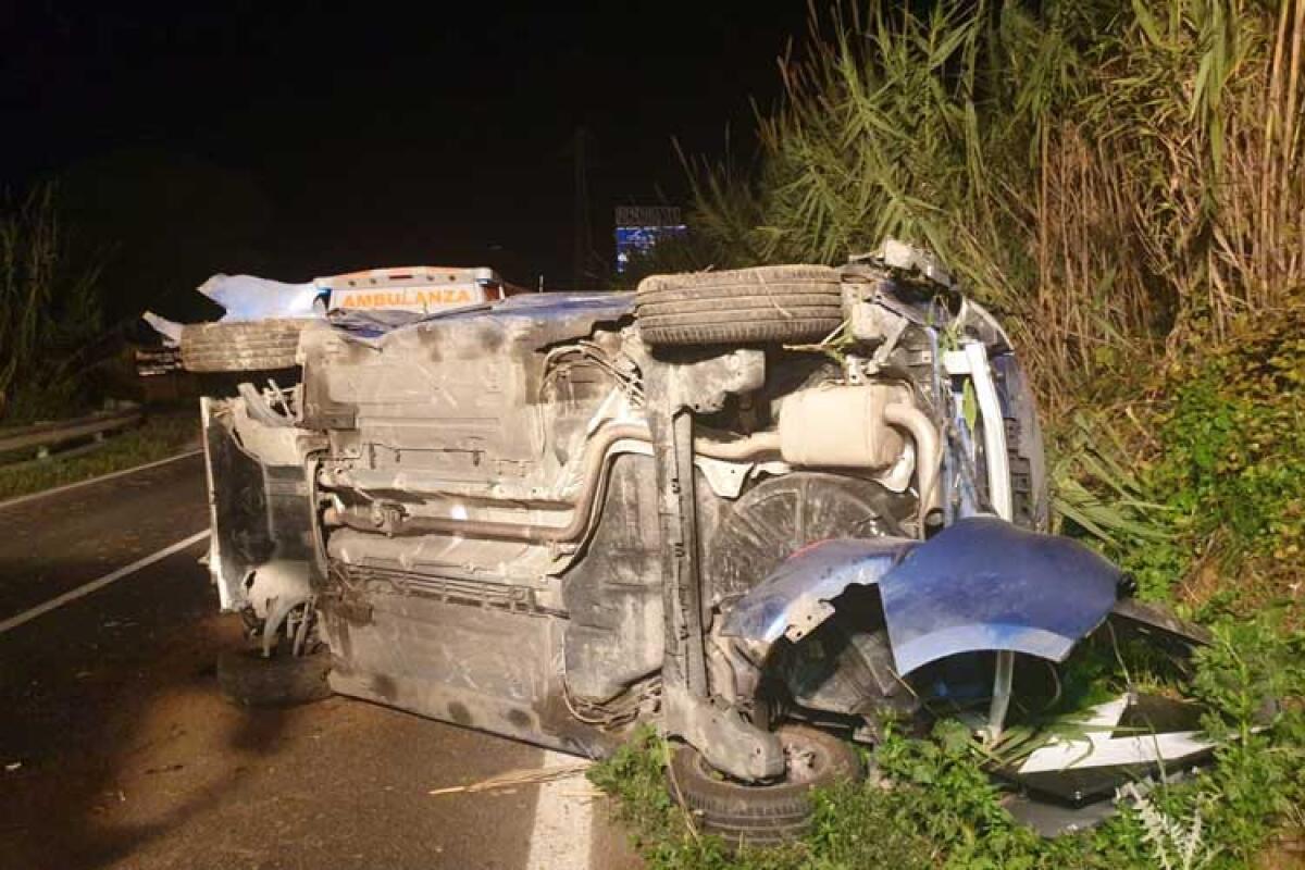 Utilitaria si ribalta sulla Gela-Vittoria, pensionato trasferito in ospedale - L'utilitaria lungo la ss115 Gela-Vittoria