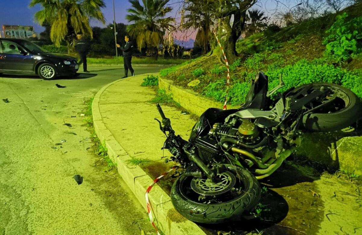 Scontro al Lungomare, gravi ma stazionarie le condizioni del centauro - 