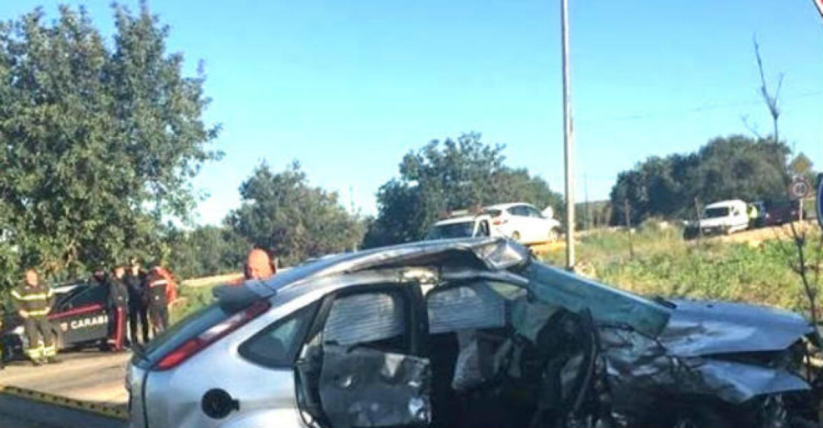 Schianto sulla Ragusa-Marina di Ragusa, morto militare pugliese: ferito giovane gelese - L'impatto su un tratto della Ragusa-Marina di Ragusa (foto ragusanews.com)
