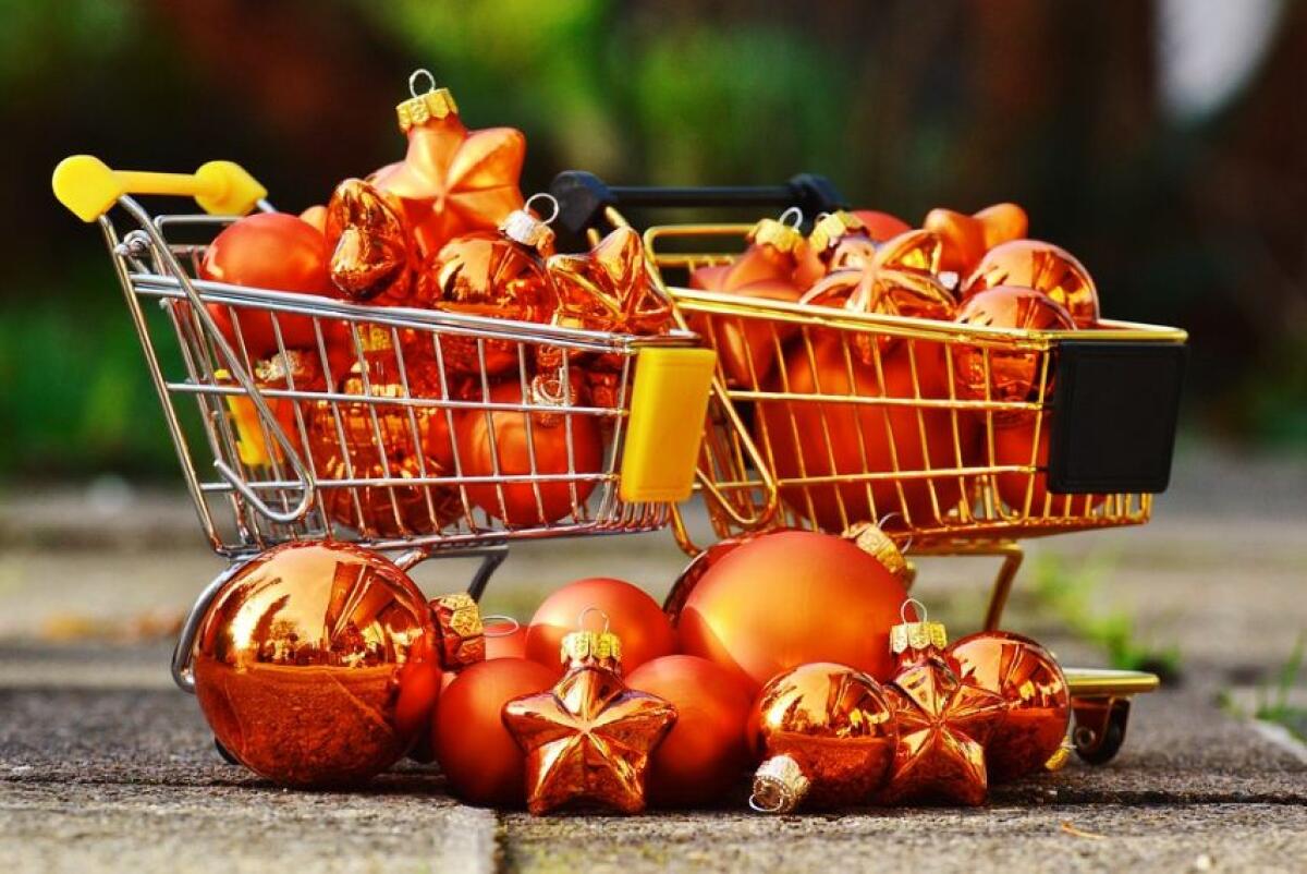 NATALE, SPESI 10 MILIARDI DI EURO MA I CONSUMI SONO IN CALO - 